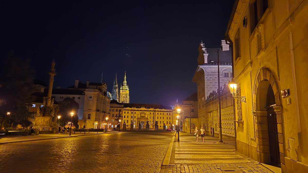 Special Evening Tour – Hradčany, Nový Svět & Malá Strana Free Tour